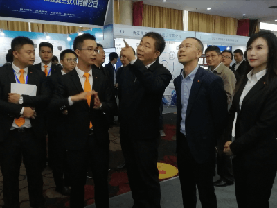 永亨智能密集架得到國家檔案局副局長(cháng)、中央檔案館副館長(cháng)付華同志認可