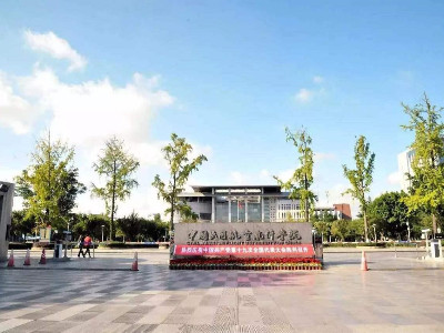 中國民用航空飛行學(xué)院采購永亨無(wú)軌型密集架